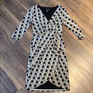 WHITE HOUSE BLACK MARKET Geometric Patterned Black and Cream Dress•SIZE 0